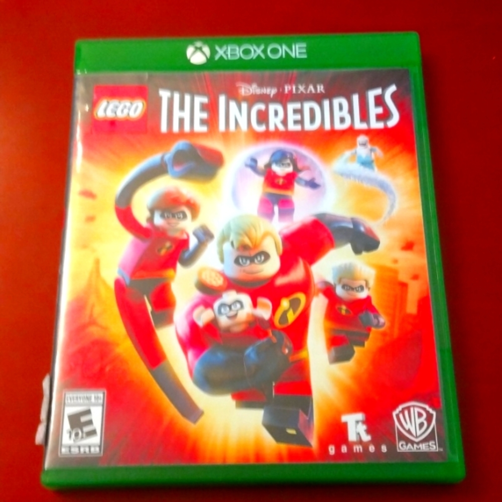 Like new condition! XBOX ONE GAME DISNEY- PIXAR LEGO THE INCREDIBLES